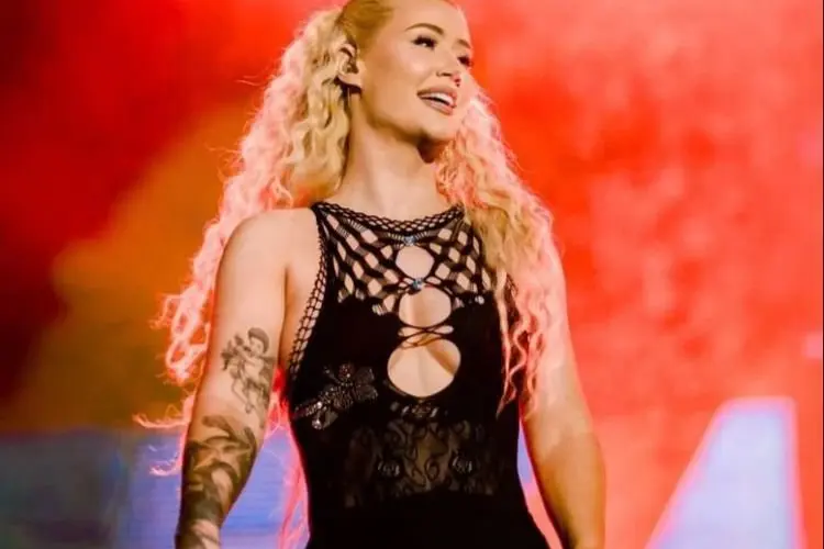 Iggy Azalea Tampil Seksi di Pertunjukan Musik Musim Panas, Urban Soul Stage