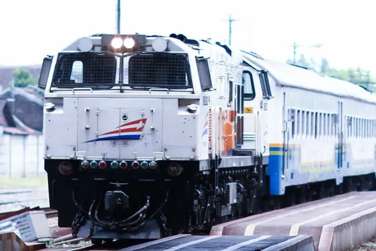 Tips Jitu Berburu Tiket Kereta Api untuk Mudik Lebaran 2025: Siap-Siap War Tiket di Jam 00.00 WIB!