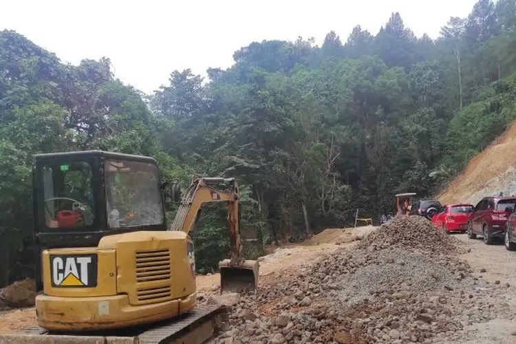 Pemerintah Targetkan Perbaikan Jalan Utama Selatan Cianjur Rampung Agustus 2022