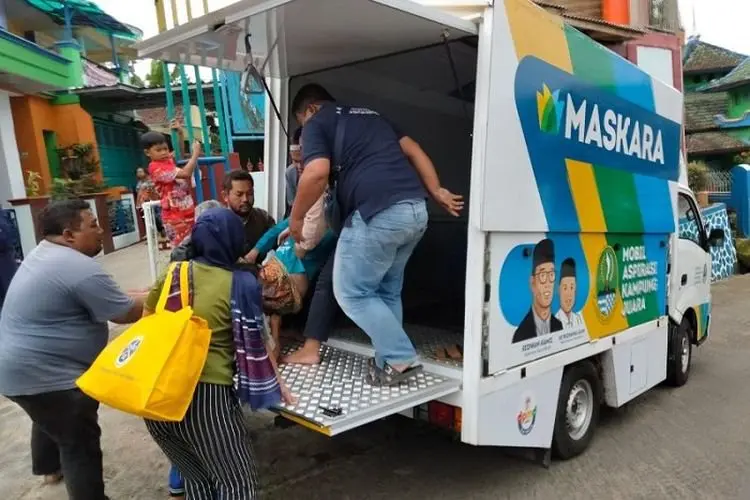Enaknya Jadi Warga Desa di Jawa Barat, Bayar PBB Bisa di Mobil Transformer
