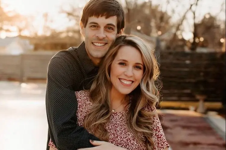 Bintang âCouting Onâ Jill Duggar Sambut Anak Ketiganya dengan Derick, Ini Nama Lengkapnya!