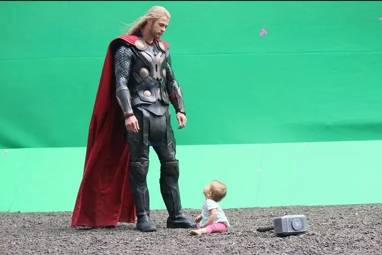 Sukses dengan Thor Love and Thunder, Chris Hemsworth Unggah Foto Bersama India Rose Hemsworth