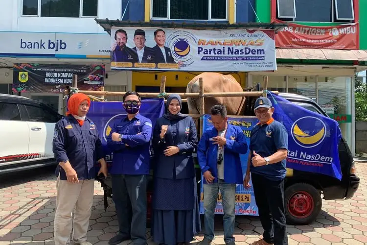 Semangat Berbagi, Bacaleg NasDem Tebar Hewan Kurban di Bogor
