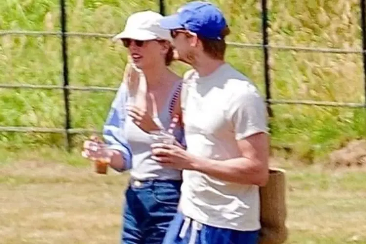 Taylor Swift Kunjungi Joe Alwyn ke London! Asik Minum Kopi Sambil Gandengan Tangan