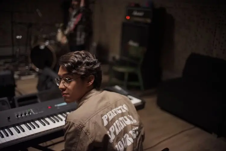 Lirik Lagu Ardhito Pramono feat. Gusti Irwan Wibowo 'Kesan Pertama'