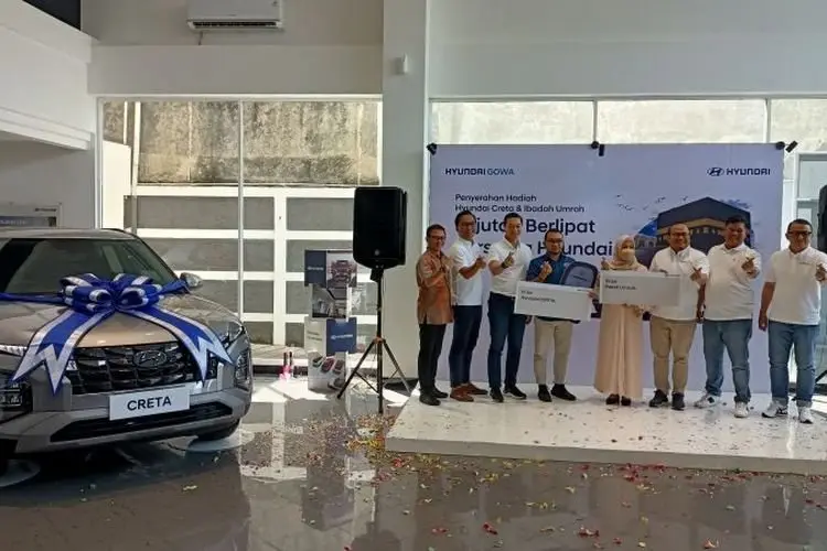 Dua Warga Kota Bandung Semringah Dapat Satu Unit Hyundai Creta Style dan Tiket Umroh