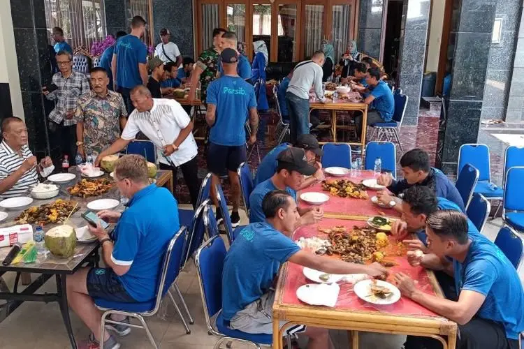 Jelang Liga 1 2022/2023, Skuat Persib Berkumpul di Kediaman Umuh Muchtar