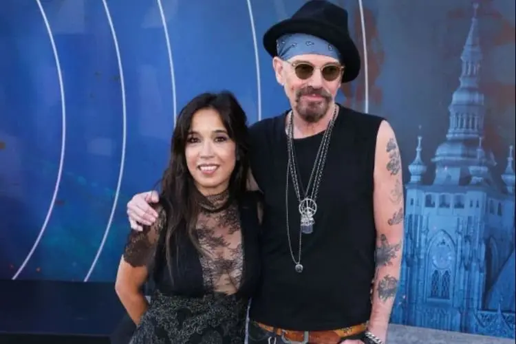 Billy Bob Thornton dan Connie Angland Hadiri Pemutaran Perdana âThe Grey Manâ dengan Nuansa Hitam