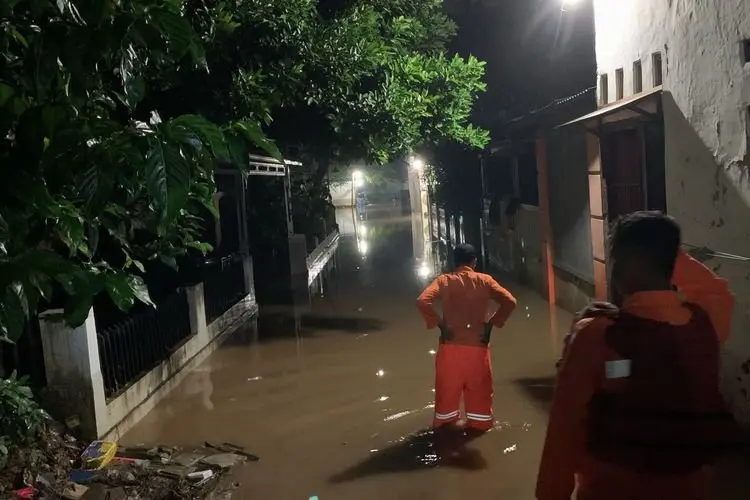 Banjir hingga Jembatan di Garut Ambruk, Polisi Berlakukan Rekayasa Lalu Lintas