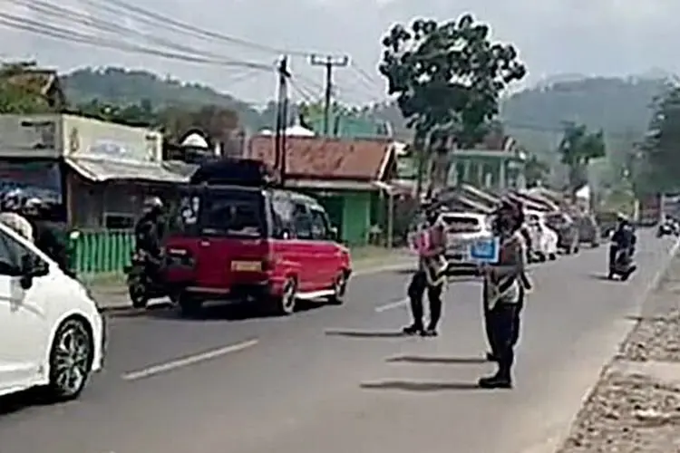 Akhir Pekan, Polisi  Siaga di Jalur Limbangan-Malangbong Antisipasi Kepadatan Lalin