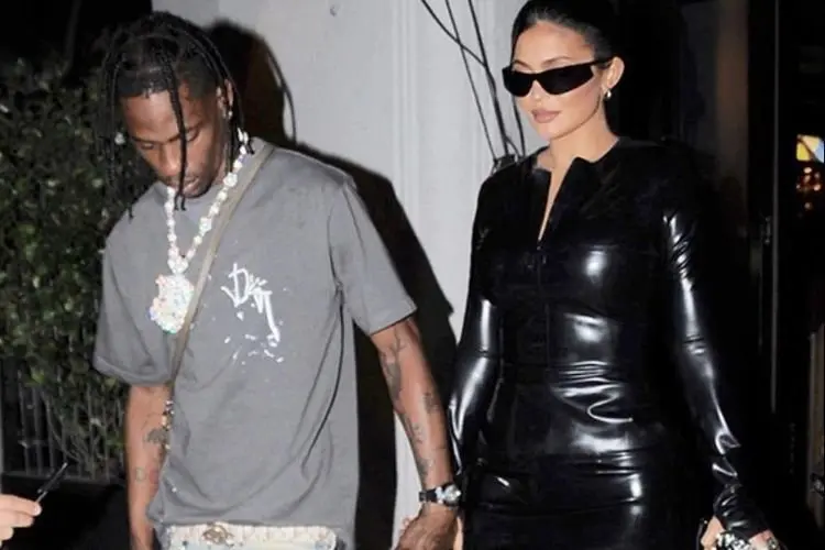 Pamer Private Jet di Instagram, Kylie Jenner dan Travis Scott Bingung Pilih Naik yang mana?