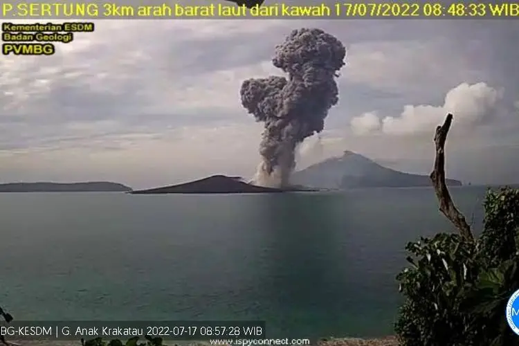 Gunung Anak Krakatau Erupsi, Tinggi Letusan Capai 2000 Meter