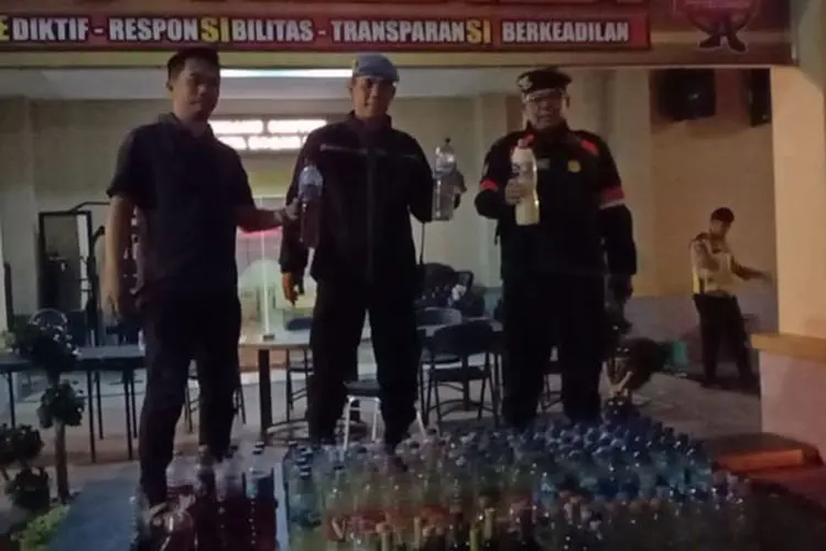 Polresta Bogor Kota Sita Ratusan Miras Oplosan yang Diproduksi dari Kios dan Rumah