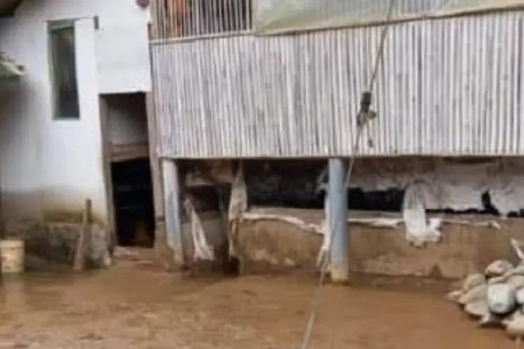 Jalan Amblas, Sejumlah Rumah Terendam, Banjir di Toblong Kecamatan Cipeundeuy Garut