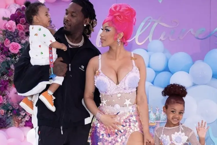Rayakan Ulang Tahun Anak yang ke 4 Tahun, Cardi B Pamerkan Tampilan Putri Duyung Cantik