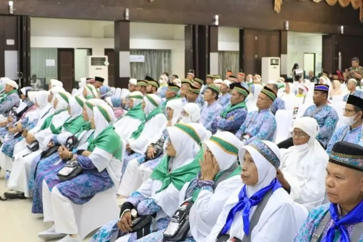 Jokowi Minta Jemaah Haji Vaksin Booster Saat Tiba di Tanah Air