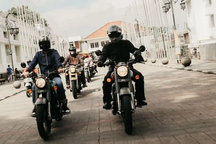 Menjelajahi KM 0 Citarum di Pangalengan dengan Royal Enfield All New Classic 350