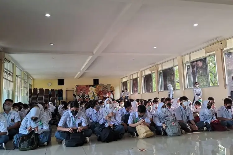 360 Siswa-Siswi SMAN 5 Bandung Ikuti MPLS di Dua Tempat yang Berbeda