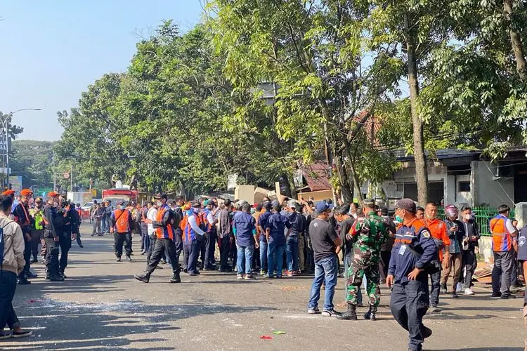 Tak Miliki Izin, PT KAI Tertibkan 7 Rumah di Jalan Laswi Kota Bandung