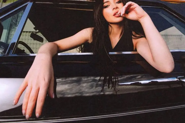 Lirik Lagu because i liked a boy - Sabrina Carpenter