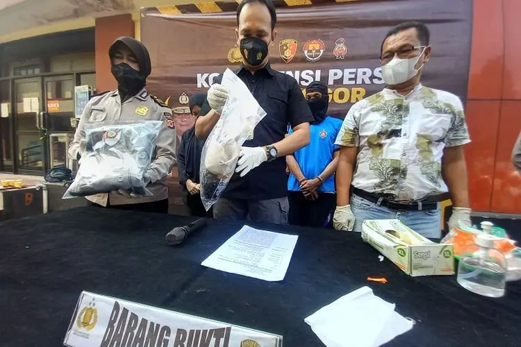 Kejaaam....Bunuh Istri Sendiri di Cigudeg, Kabur ke Berbagai Lokasi, Pria Ini Diciduk Polres Bogor di Brebes