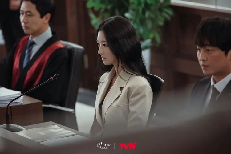 Spoiler Eve Episode 15: Hadiri Pengadilan Bersama Kang Yoon Kyum, Lee Ra El Tampil Percaya Diri