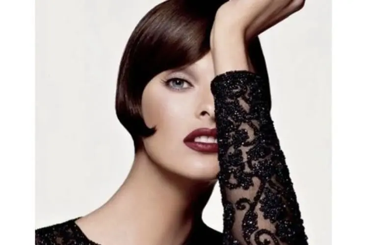 Umumkan Bebas dari Penyakit CoolSculpting, Linda Evangelista Bakal Kembali Hiasi Dunia Modeling