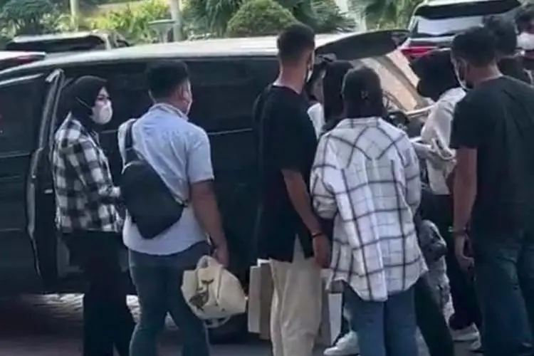 Gara-gara Ini, Nikita Mirzani Ditangkap Polisi