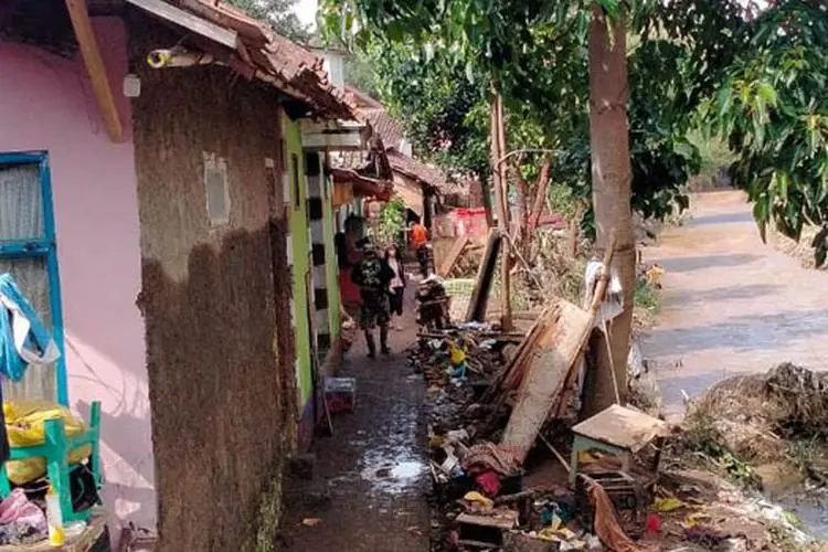 Sekitar Seratus KK Warga Terdampak Banjir di Garut Harus Direlokasi