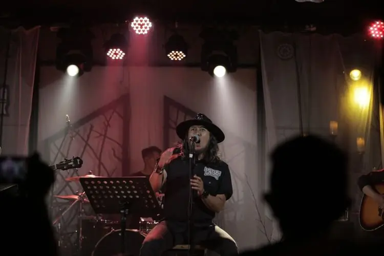 Band Cadas Kota Bandung Sampaikan Pesan Melalui Pertunjukan Akustik 