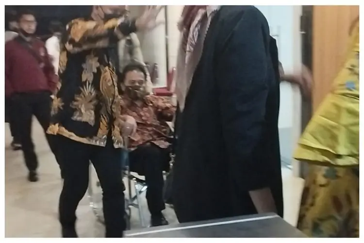 Roy Suryo Langsung Jatuh Sakit Usai Ditetapkan Sebagai Tersangka Kasus Meme Stupa Candi Borobudur Mirip Jokowi