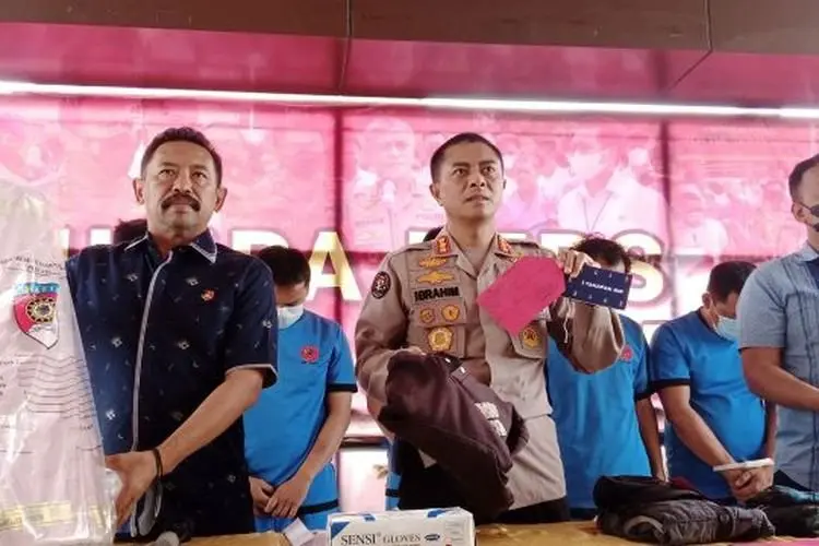 Komplotan Pencuri Spesialis Gudang Ditangkap Polisi