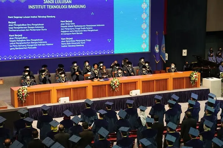 Keren Wisudawan ITB Termuda Masih Berusia 20 Tahun