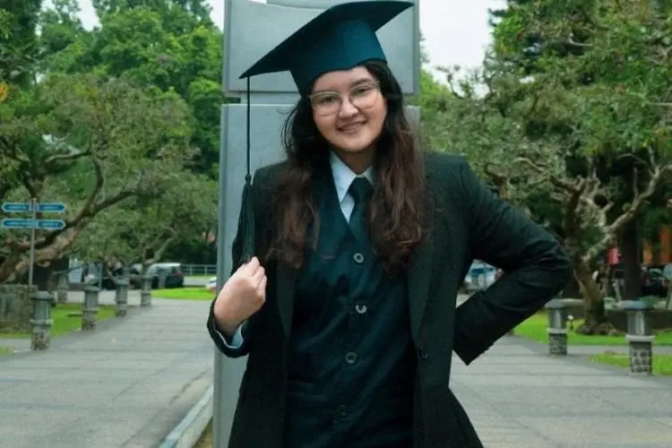 Salsabilla Rasika, Wisudawan Teman Tuli DKV ITB yang Menginspirasi