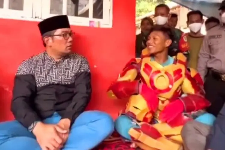 Ridwan Kamil Temui 'Iron Man' Penolong Kecelakaan Cibubur, Kasih Uang Rp 5 Juta