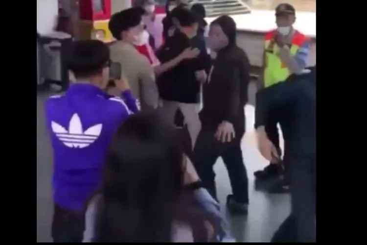 Viral Video Bentrok Suporter di Stasiun Jatinegara, Begini Pernyataan Polisi