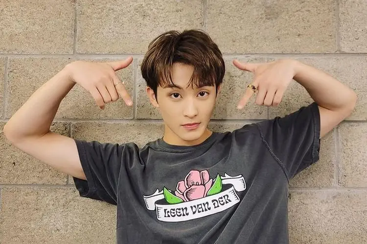 Dikonfirmasi Positif Covid-19, Mark NCT Hentikan Semua Aktivitas Terjadwal