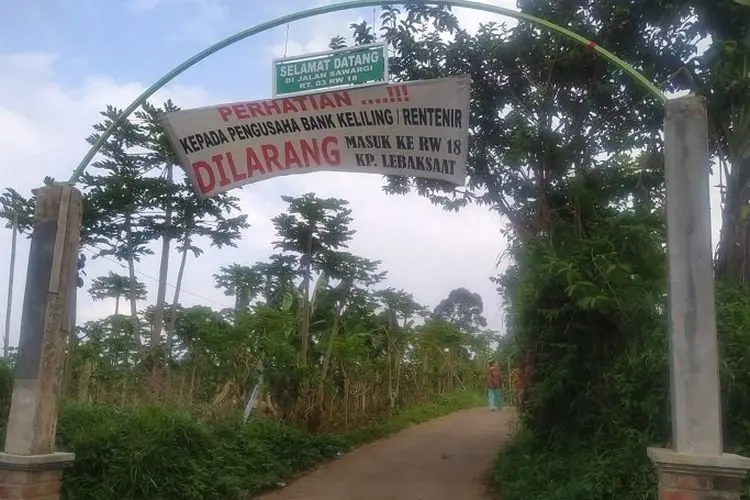 Warga Cimahi Ramai-ramai Tolak Bank Emok, Spanduk Penolakan Bertebaran di Cipageran