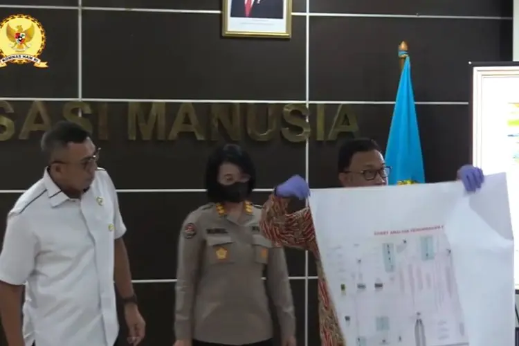 Komnas HAM Lipat Kertas Saat Rilis Pernyataan Kasus Kematian Brigadir Yosua, Netizen: Kenapa Harus Ditutup?