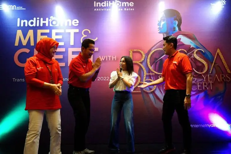 IndiHome Manjakan Pelanggan Ketemu Bintang Pujaan di Rossa 25 Shining Years Concert 2022