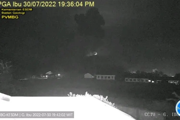 Gunung Ibu di Halmahera Erupsi, PVMBG Keluarkan Status Waspada