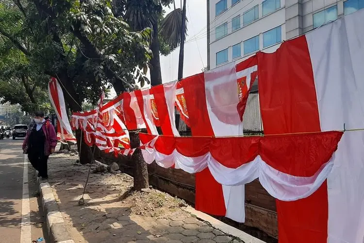 Jelang 17 Agustus 2022, Pedagang Bendera Menjamur di Kota Bandung