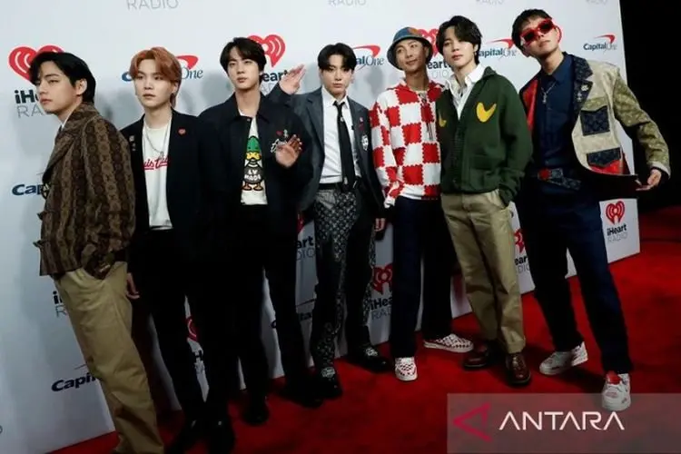 Menhan Korea: BTS Mungkin Bisa Manggung Jika Ikut Wamil