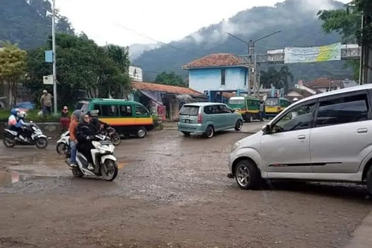 Pembangunan Jalan Wilayah Selatan KBB Mangkrak, Hengky Kurniawan Beri Kesempatan Kembali Pihak Ketiga