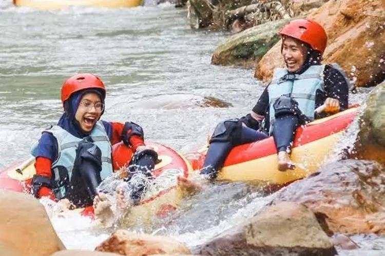Jajal Tiga Spot River Tubing Rekomendasi Smiling West Java, Berapa Biayanya? 