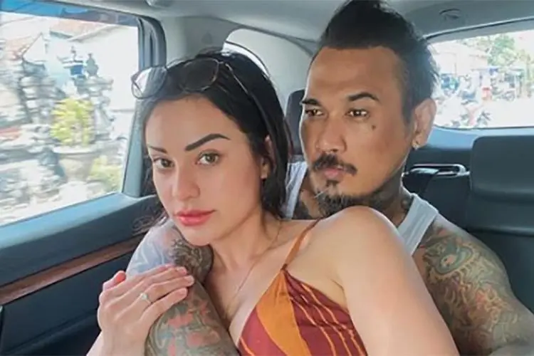 Resmi Bebas, Jerinx SID Ingin Langsung Honeymoon dengan Istri