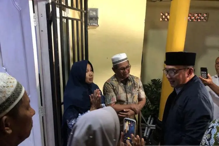 Kunjungi Keluarga Pelajar Hanyut di Sungai Bangek Padang, Ridwan Kamil Doakan Ikhsan Masuk Surga