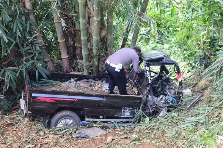 Korban Meninggal Pick Up Masuk Jurang Jadi 8 Orang, Ini Dia Kronologisnya