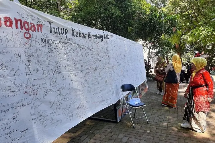 The Power of Emak-emak, Buat Petisi Tandatangan Jangan Tutup Bandung Zoo