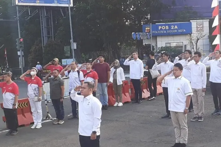 Meriahkan FMP, Pengusaha Muda Ikuti Upacara Pengibaran Bendera di Tugu Kujang